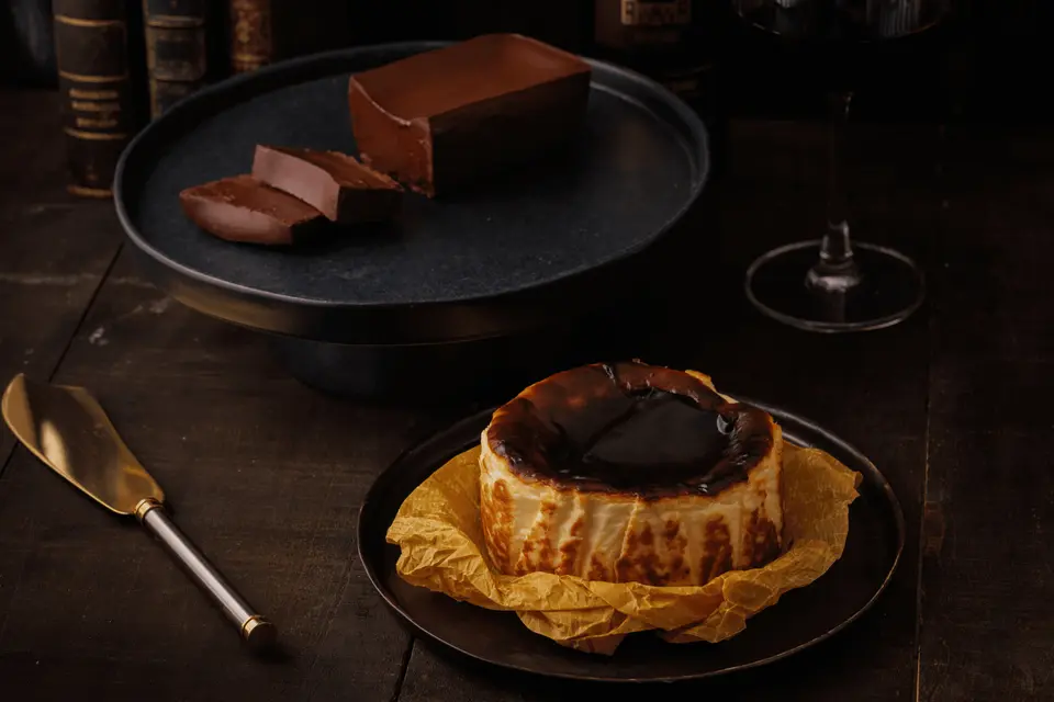 熟成バスクチーズケーキと濃厚ガトーショコラのセット_0