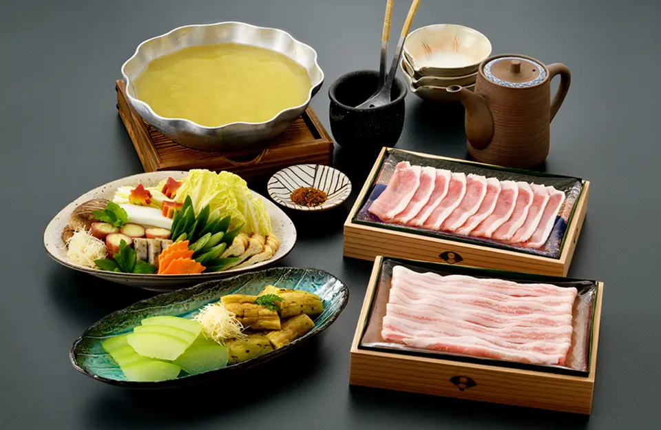 [鹿児島県産]金の桜黒豚と山科なすの冬瓜鍋_0