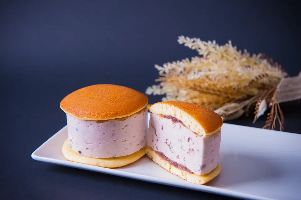 極生どら焼き 小豆・苺（4個入）_1