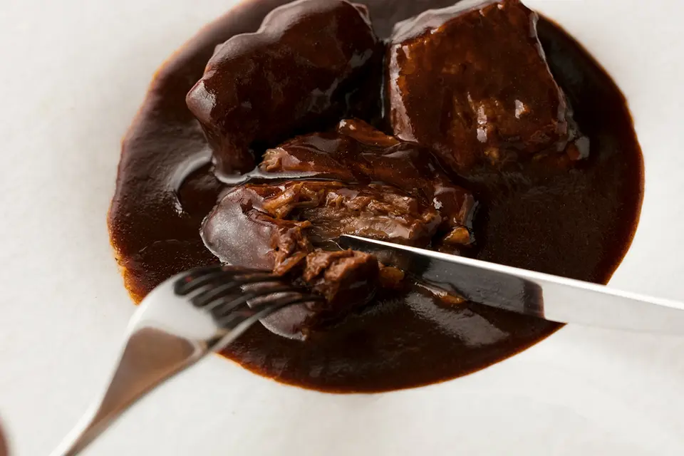 黒毛和牛の赤ワイン煮 ～牛バラ肉の煮込み 特製デミグラスソース～_1