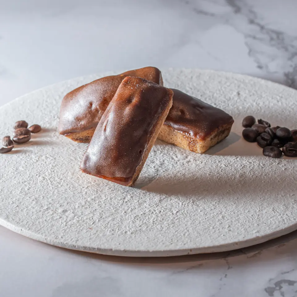 チョコレートサンド（バニラ・真珠の塩キャラメル・ビター各2個）、焼菓子（フィナンシェ２種・マドレーヌ・ダックワーズ各2個）_0