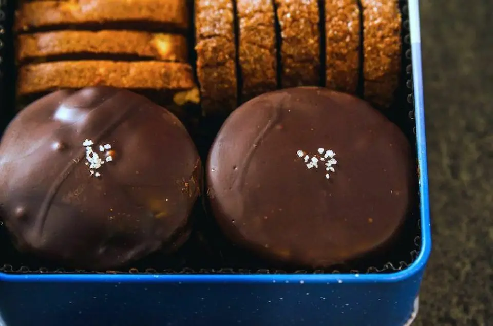 チョコだらけクッキー缶_1