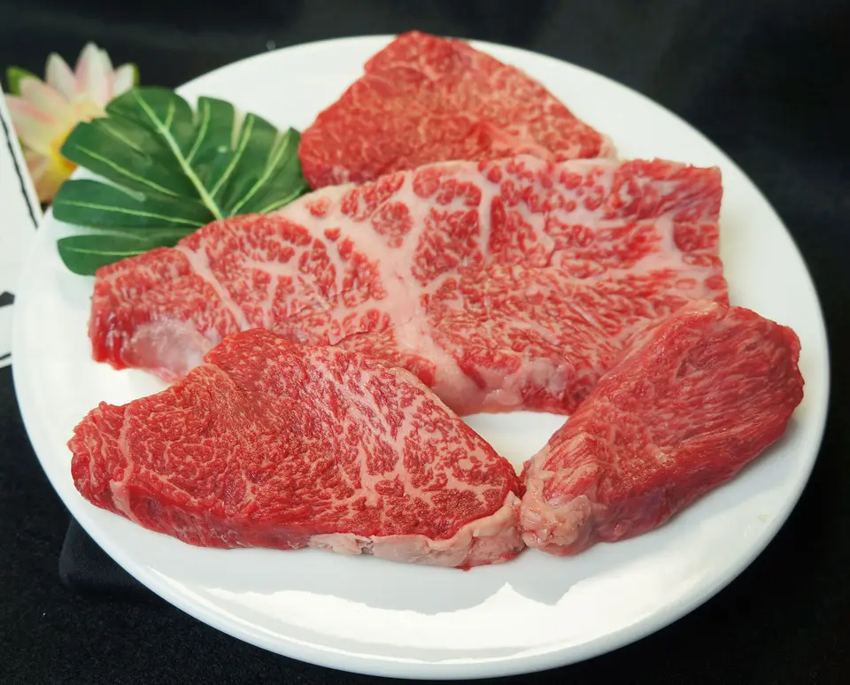 【訳あり】　近江牛ステーキ切り落とし　約300ｇ入り_0