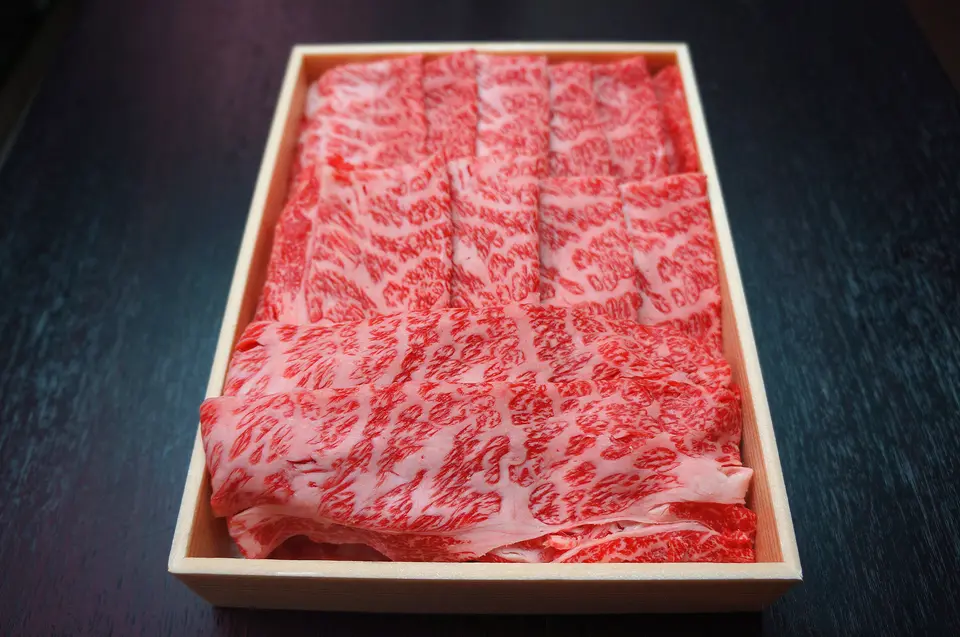 特上近江牛霜降り　すき焼きしゃぶしゃぶ用　500g（約4～5人前）【化粧箱入り】_3