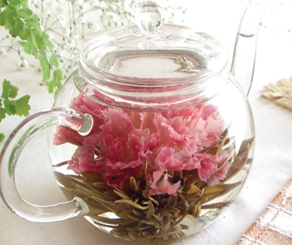 お花のつぼみとティーポット_0