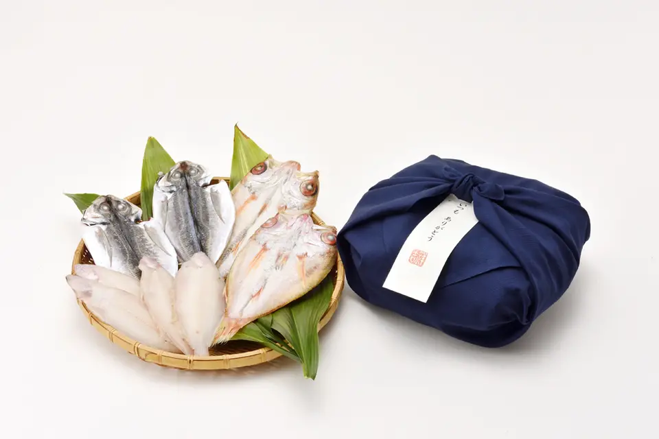 山陰浜田港干物ご贈答セット（のどぐろ大・ササカレイ・アジ）京紬風呂敷包装_0