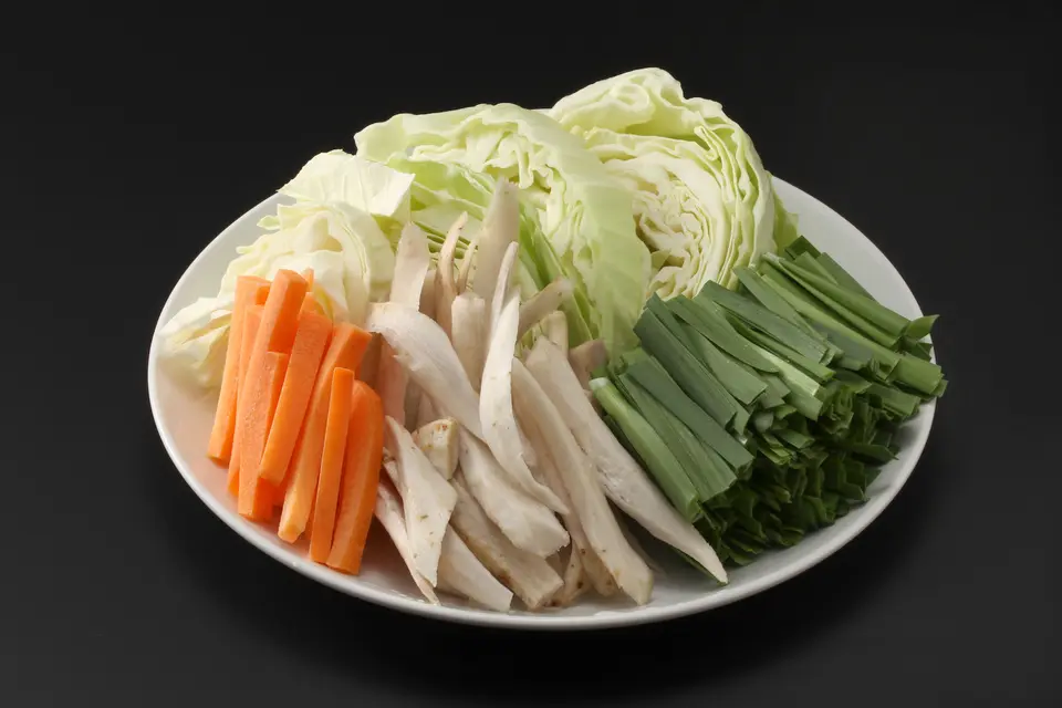 【醬油味】生野菜付き 博多国産牛生もつ鍋セット (4～5人前）_2