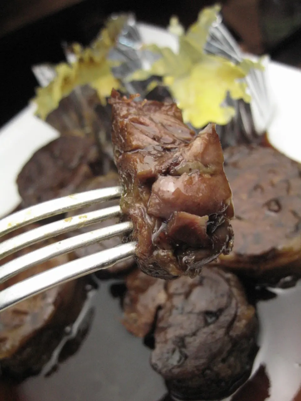 Ａ５ランク黒毛和牛肉の赤ワイン煮_0