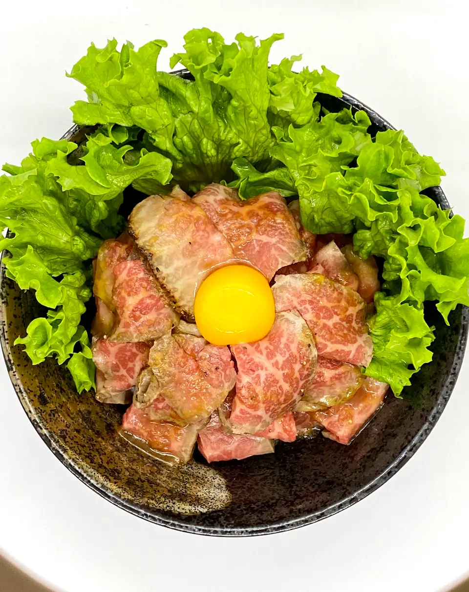 【黒トリュフ塩付き】A5ランク黒毛和牛とろ生ローストビーフ_0