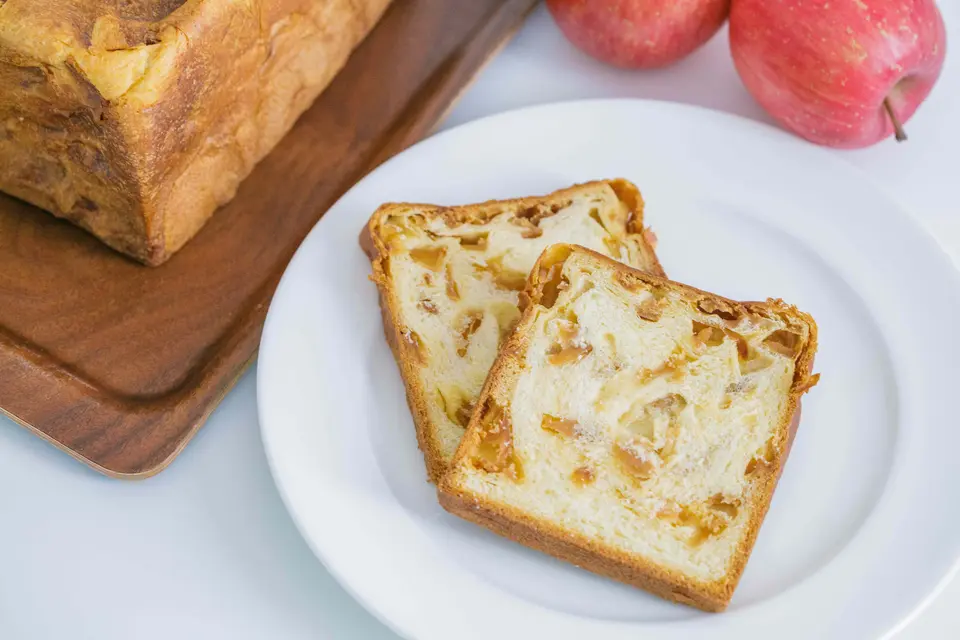 ずっしり贅沢りんご食パン_0