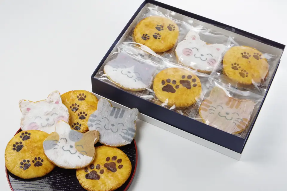 七福にゃんべいと肉球せんべい（24枚入り箱）_0