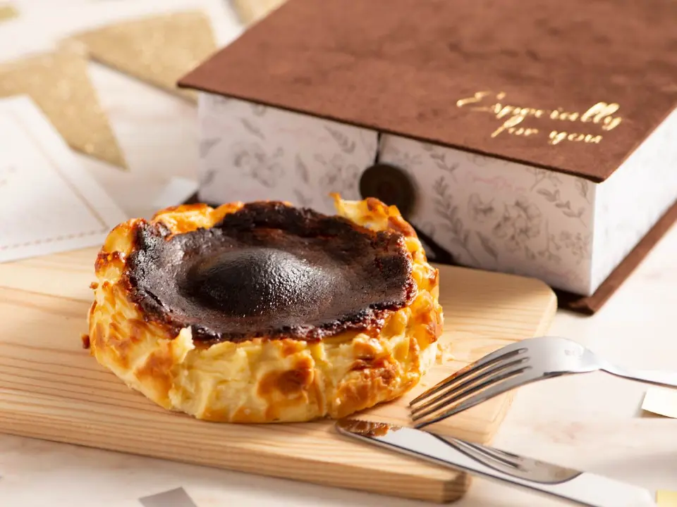 スペイン生まれのバスクチーズケーキ（4号/バースデー仕様）_0