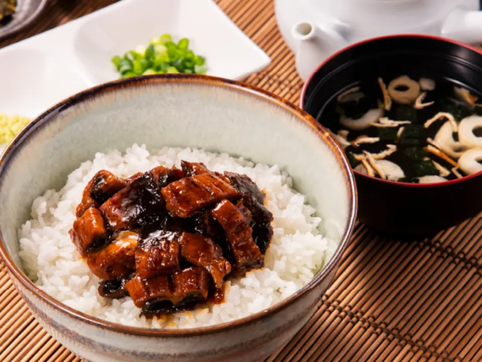 鹿児島県大隅産 うなぎ蒲焼き ２尾 タレ・山椒付き_2