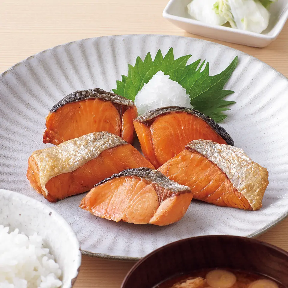 ＜食彩倶楽部＞紅鮭塩焼き缶_0