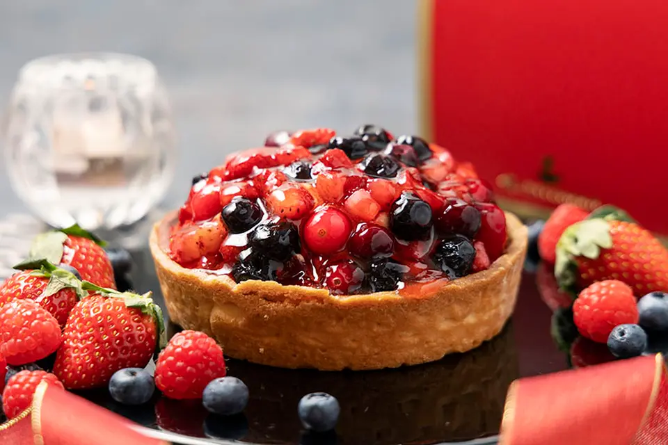 俺のフレンチ　赤い果実のドームタルト_0