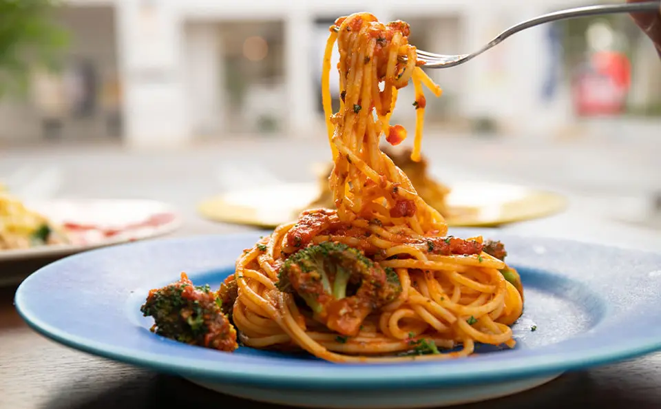 ワイン食堂トランク　アンチョビとハーブのスパイシートマトパスタソース_0