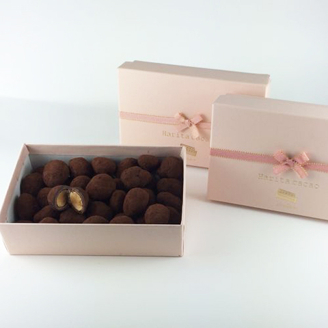 アーモンドチョコレート 130g入 桃色のプレゼントBox_0