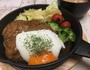 肉汁溢れるハンバーグ