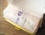 和紙のような紙に包まれています。