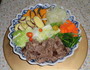 大皿に盛った松坂牛の焼肉と温野菜（3人前　肉250ｇ分）