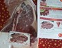 解凍前のお肉と商品説明のパンフレットです